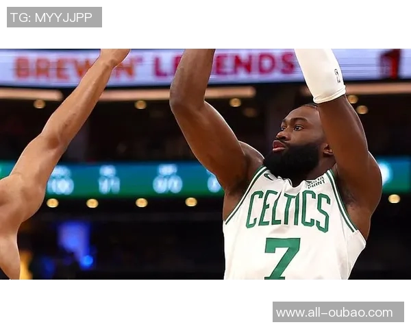 杰伦布朗坚定信念不懈努力助力队友提升表现